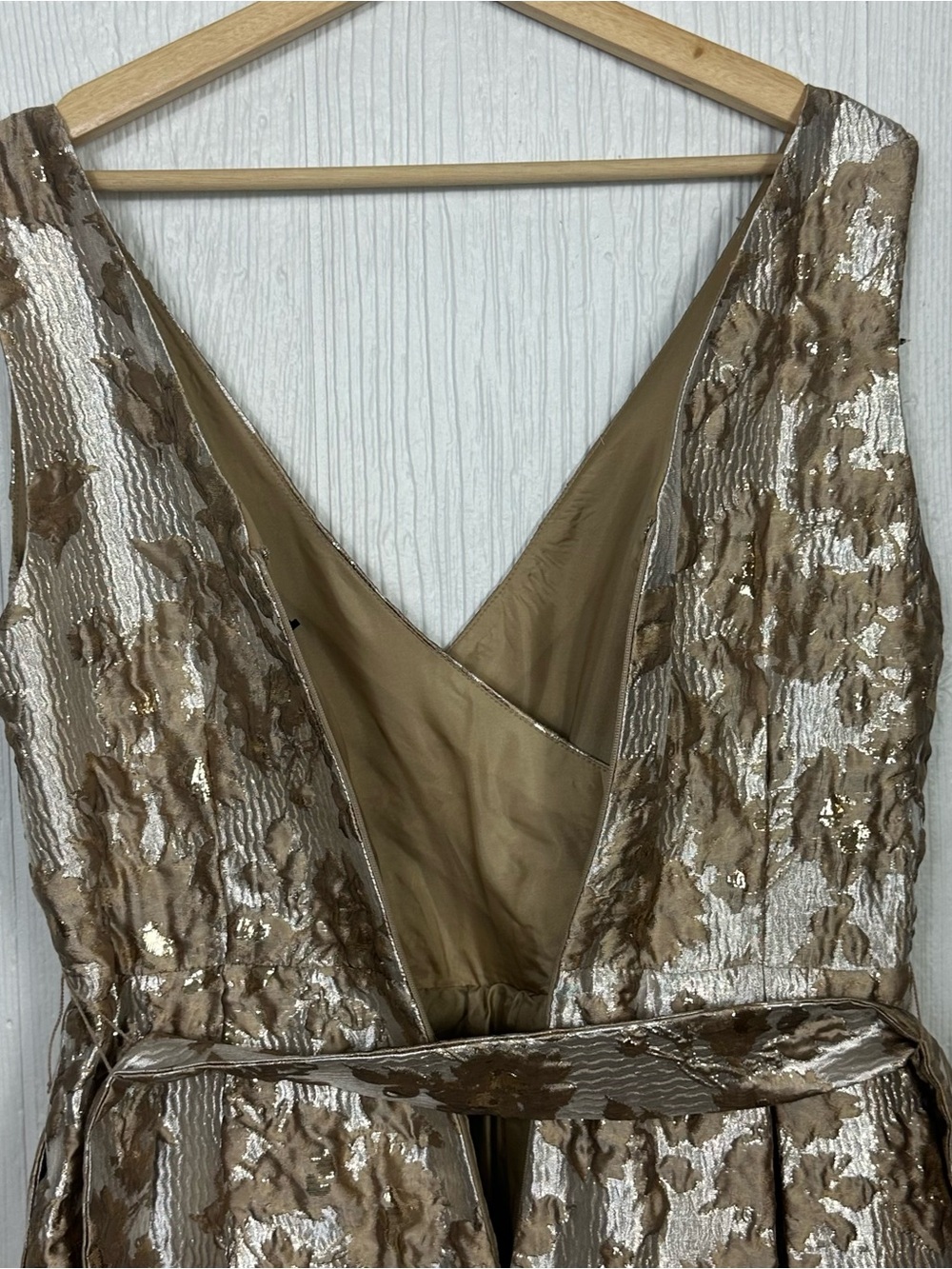 NWT Donna Karan Gold Brocade Sleeveless Wrap Ball Gown Frosted Beige 
Size 12 - Picture 12 of 16